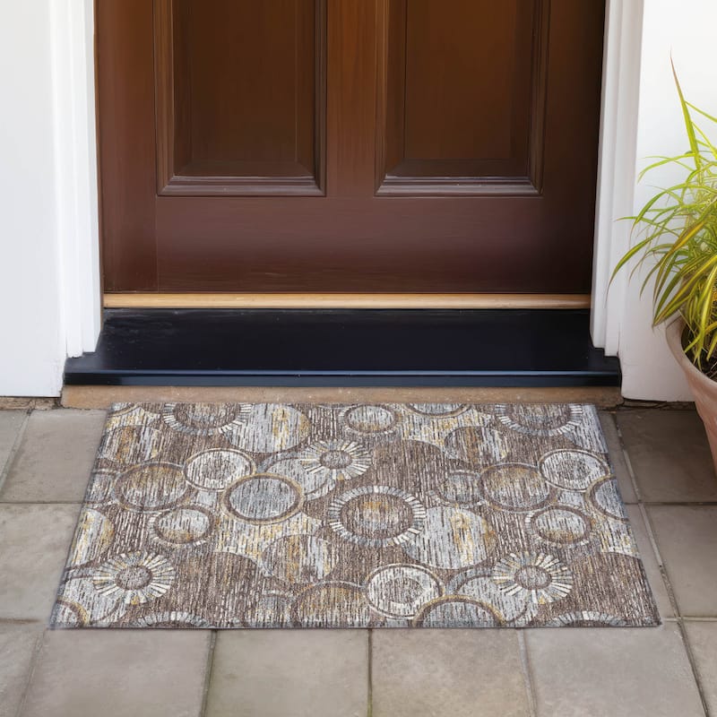 Machine Washable Indoor/Outdoor Contemporary Wheels Chantille Rug - Fudge - 1'8" x 2'6"