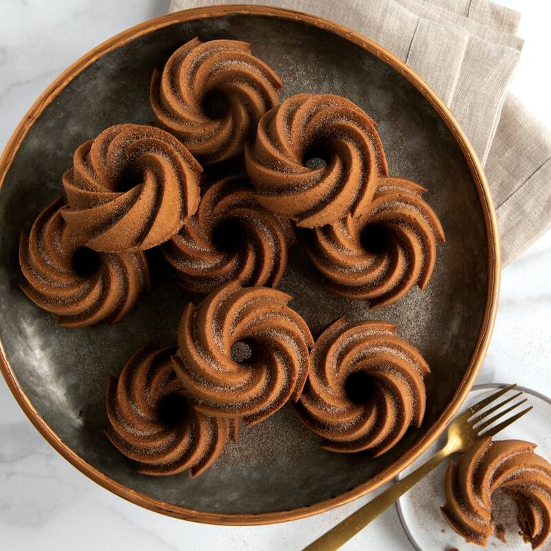 Nordic Ware Heritage Bundtlette