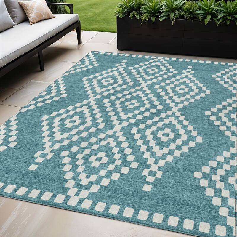 HomeRoots Geometric Transitional Rectangle Outdoor Rug - 5' X 8'
