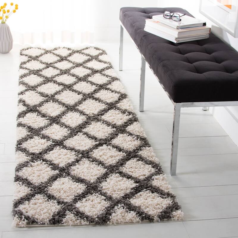 SAFAVIEH Dallas Shag Teja Trellis 1.5-inch Thick Rug - 2'3" x 8' Runner - Ivory/Dark Grey