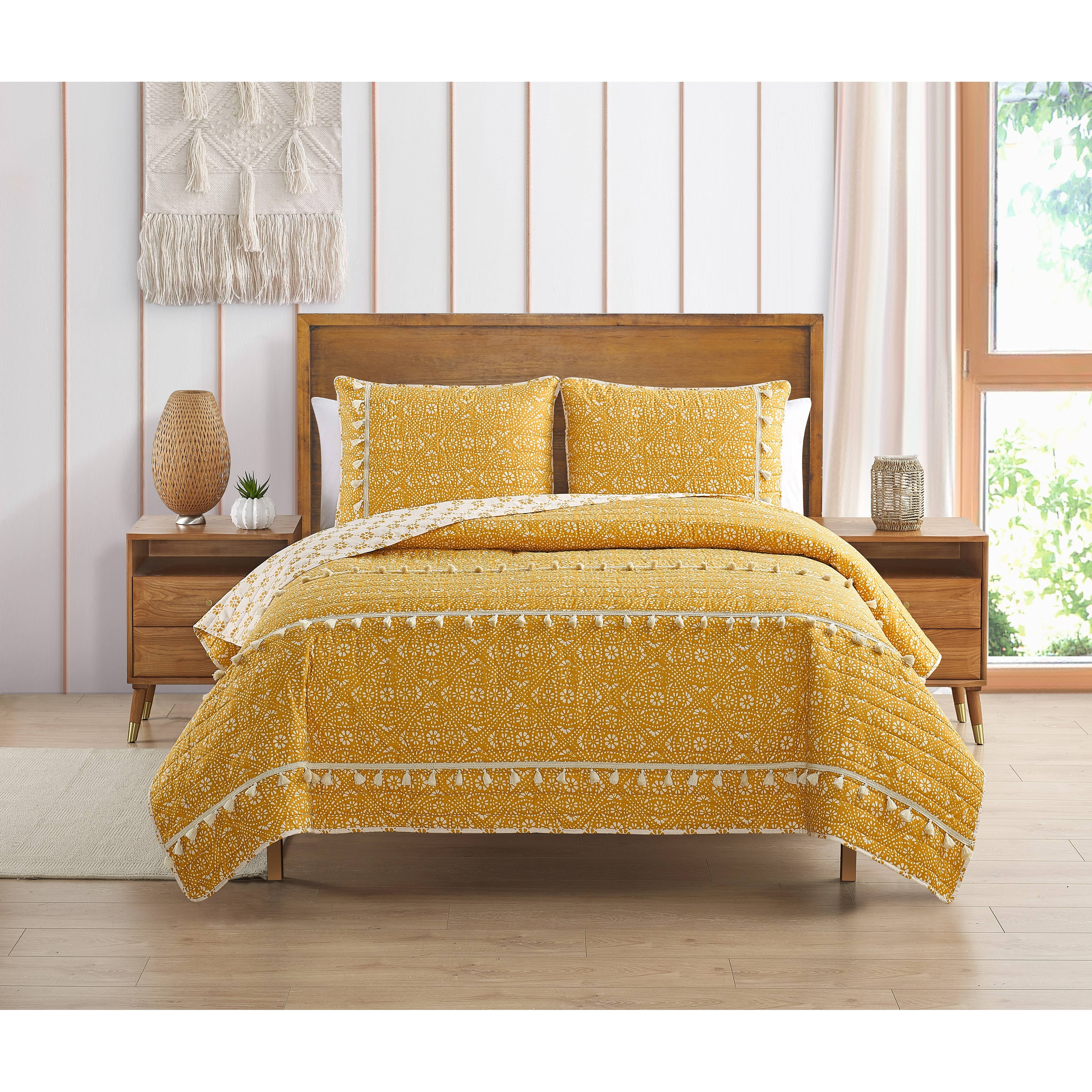 DESIGN STUDIO Pasadena Medallion Soft Reversible Microfiber Quilt