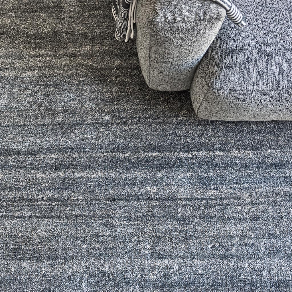 EXQUISITE RUGS Plush Hand-knotted Charcoal Area Rug.