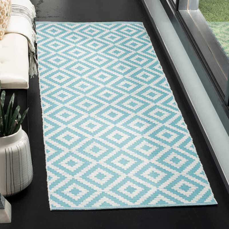 SAFAVIEH Handmade Flatweave Montauk Gulhan Casual Cotton Rug - 2'3" x 7' Runner - Light Blue/Ivory