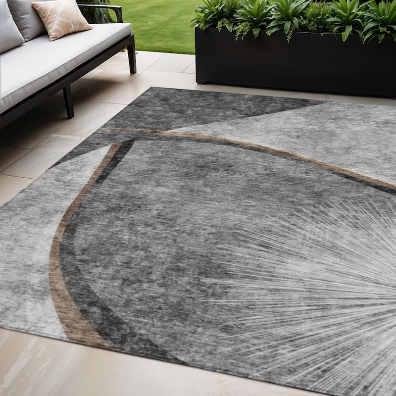 HomeRoots Abstract Transitional Rectangle Outdoor Rug - 5' X 8'
