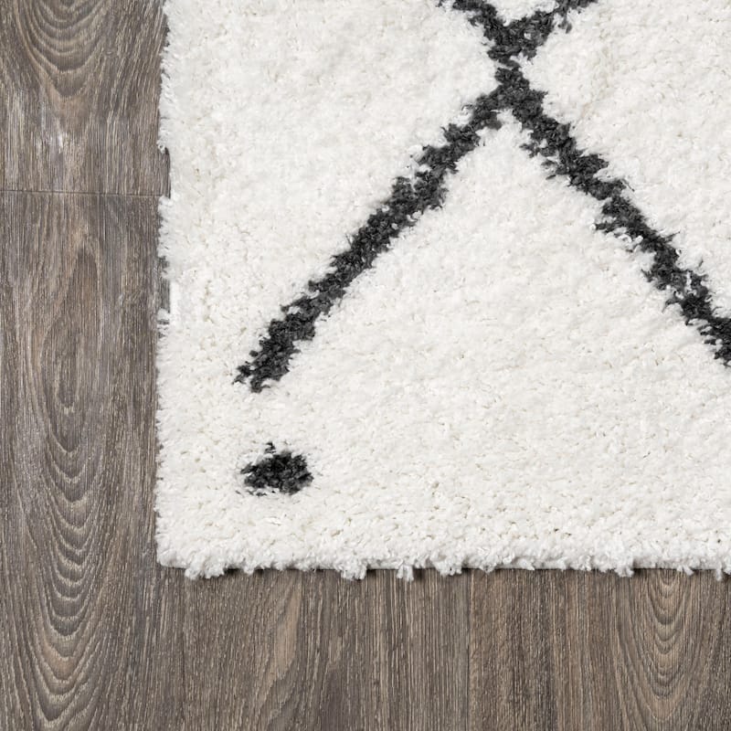 JONATHAN Y Pere Moroccan Style Diamond Shag Area Rug