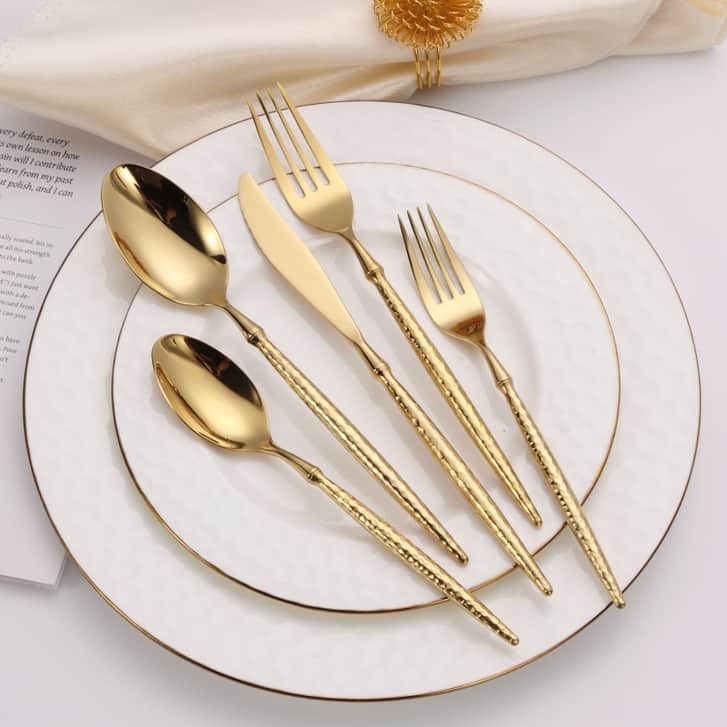 20 Pc Flatware Set with Hammered Handles - Gold
