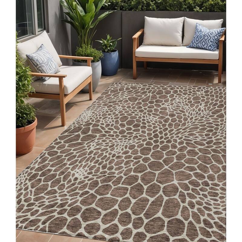 HomeRoots Geometric Transitional Rectangle Outdoor Rug - 5' X 8'