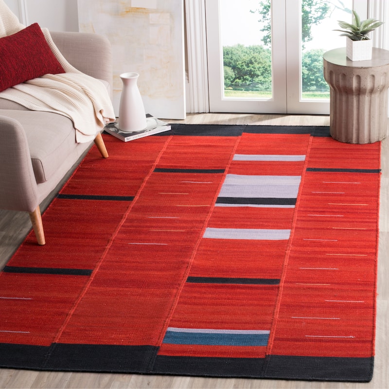 SAFAVIEH Handmade Flatweave Kilim Rensche Wool Rug - 5' x 8' - Red