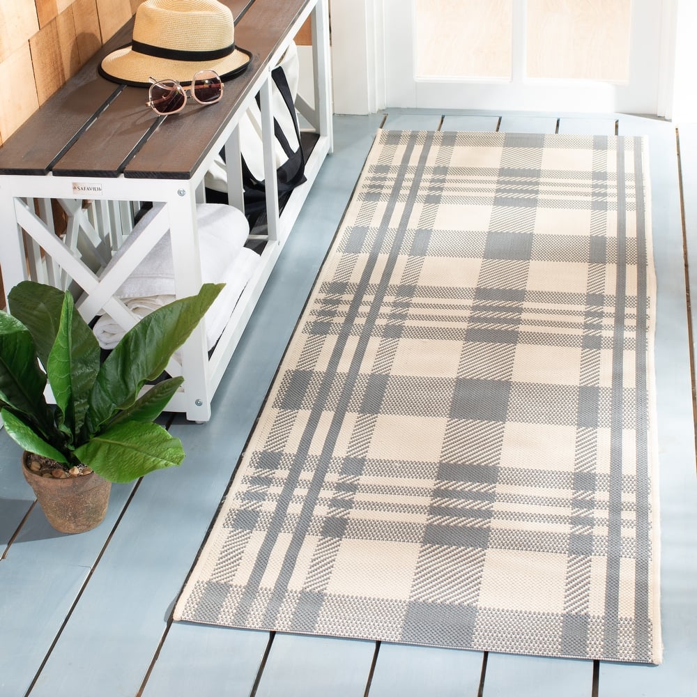 SAFAVIEH Courtyard Oriole Plaid Indoor/ Outdoor Waterproof Patio Backyard.