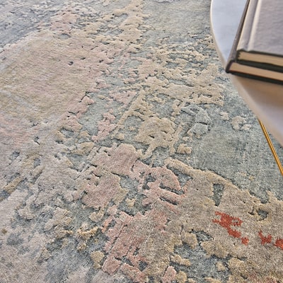 EXQUISITE RUGS Laureno Hand-knotted Bamboo Silk Blue/Multi Area Rug.