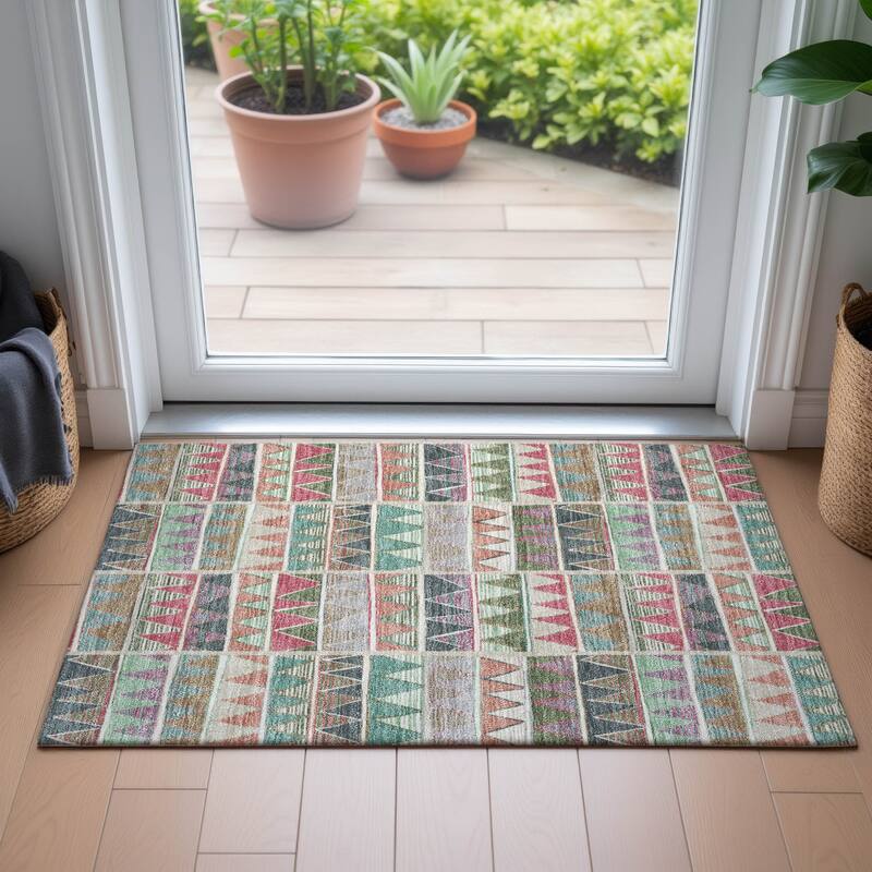 Machine Washable Indoor/Outdoor Casual Pennant Chantille Rug