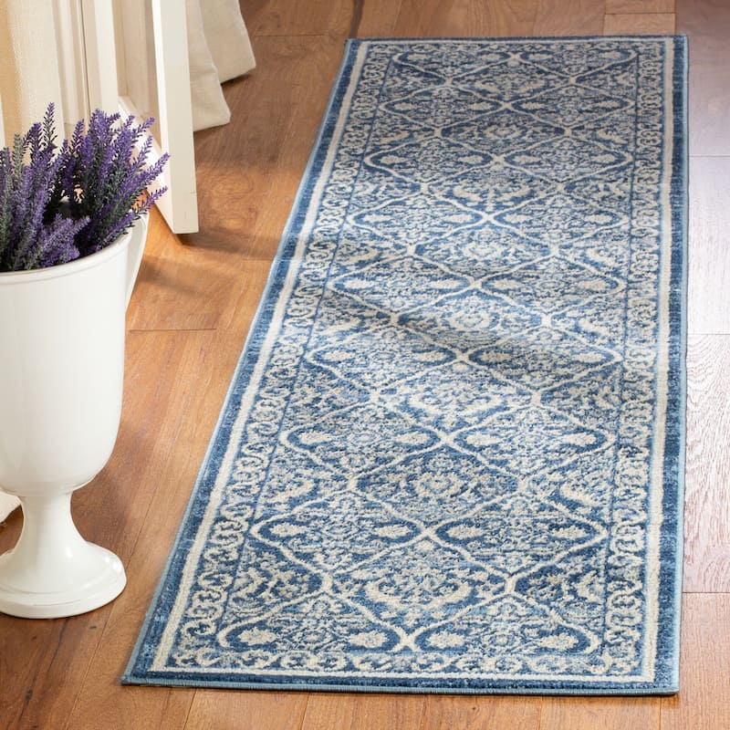 SAFAVIEH Brentwood Craciunita Traditional Oriental Rug - 2' x 10' Runner
