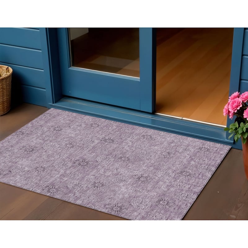 HomeRoots Floral Transitional Rectangle Outdoor Rug - 3' x 5'