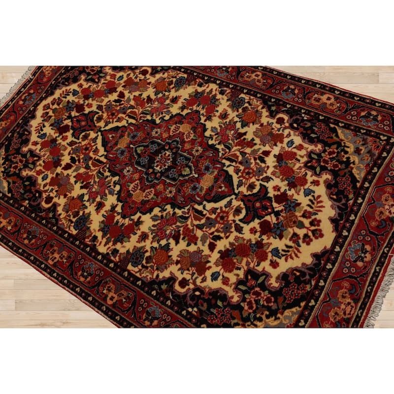 3'5''x5'3'' Hand Knotted Wool Ivory Sarouk Traditional Rug - 3' 5'' x 5' 3''