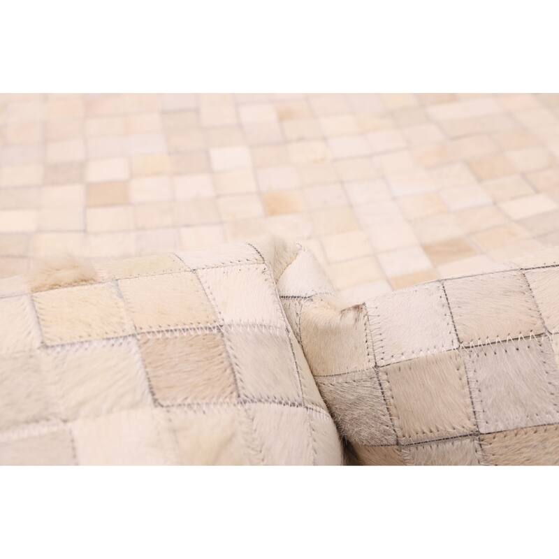 ECARPETGALLERY Handmade Cowhide Patchwork Ivory Leather Rug - 4'0 x 6'0