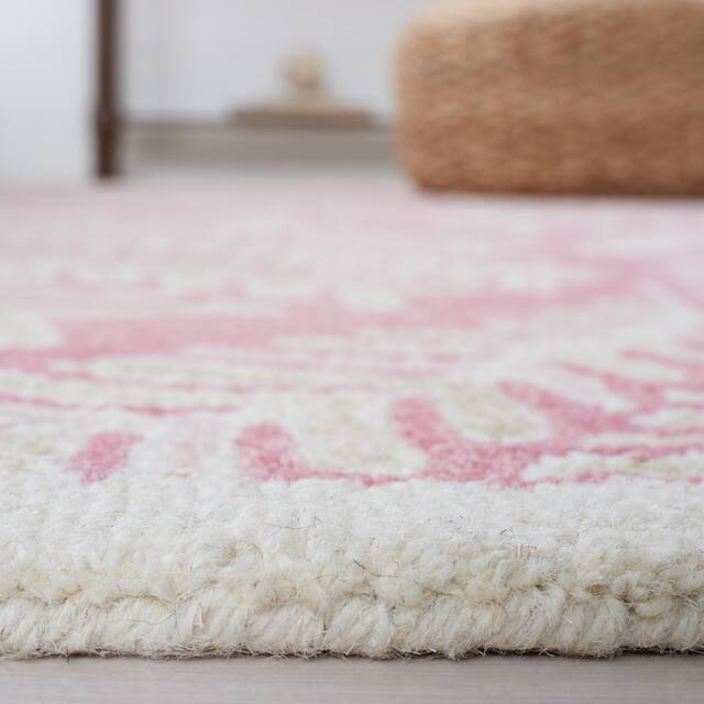 SAFAVIEH Handmade Capri Ilianka Wool Rug