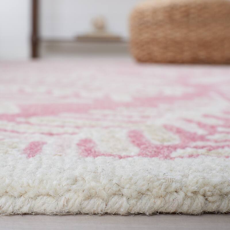 SAFAVIEH Handmade Capri Ilianka Wool Rug