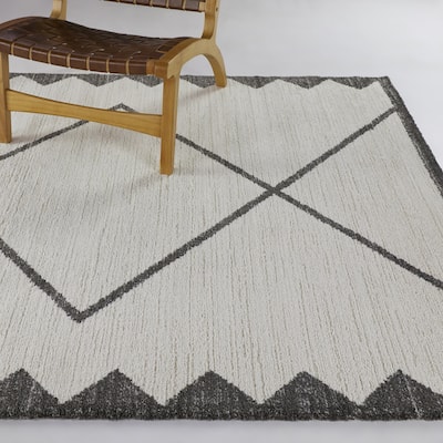 Leonora Diamond Trellis Border Area Rug