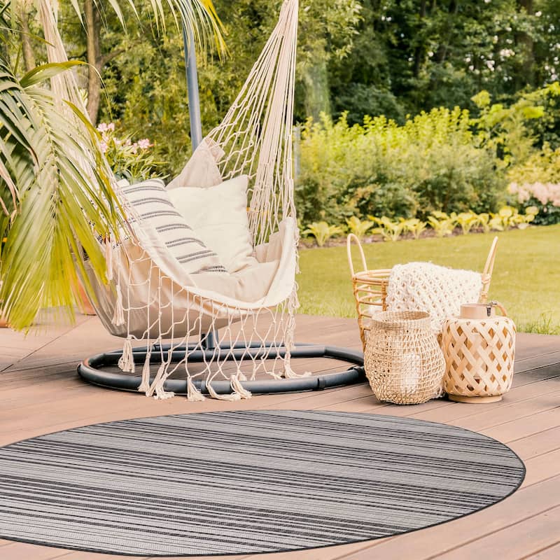 Beverly Rug Dark Grey Striped Indoor Outdoor Rug, Outside Carpet for Patio, Deck, Porch - 7'Round