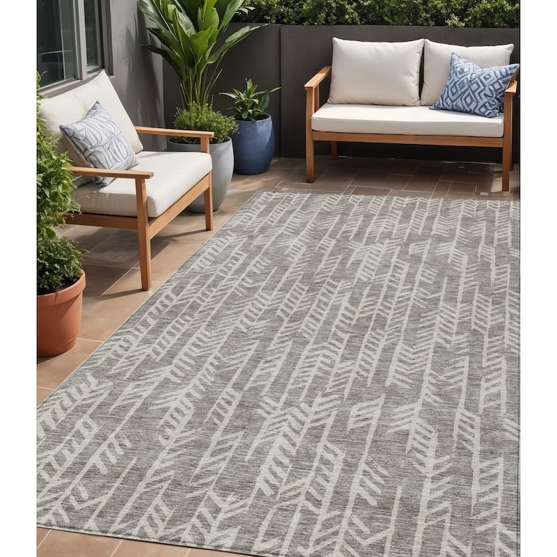 HomeRoots Tribal Transitional Rectangle Outdoor Rug - 5' X 8'
