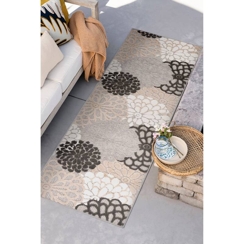 Origin Coastal Floral Indoor/Outdoor Area Rug - 2'3'' x 7'3'' - Beige/Gray