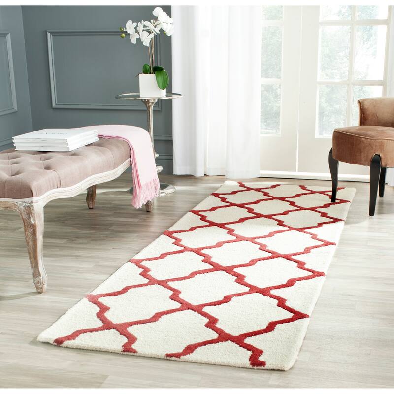 SAFAVIEH Handmade Cambridge Eirny Moroccan Trellis Wool Rug - 2'6" x 8' Runner - Ivory/Rust