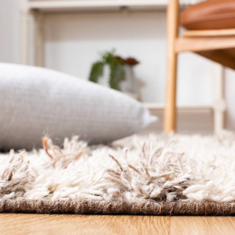 SAFAVIEH Handmade Casablanca Irek Shag Wool Rug