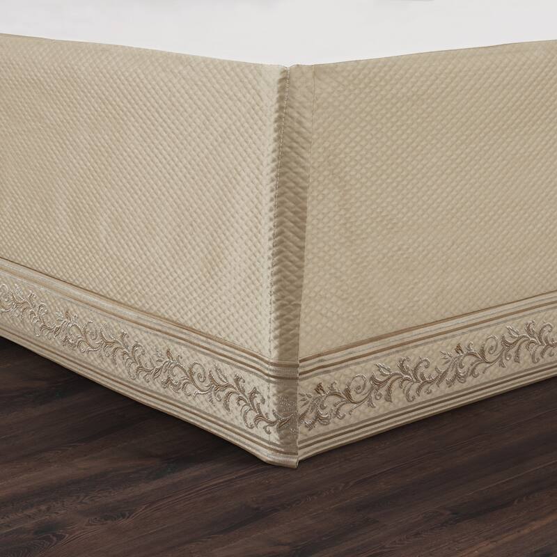 Sezanne Comforter Set