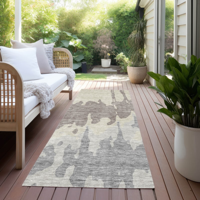 Machine Washable Indoor/ Outdoor Modern Abstract Chantille Rug - Taupe - 2'3" x 7'6"