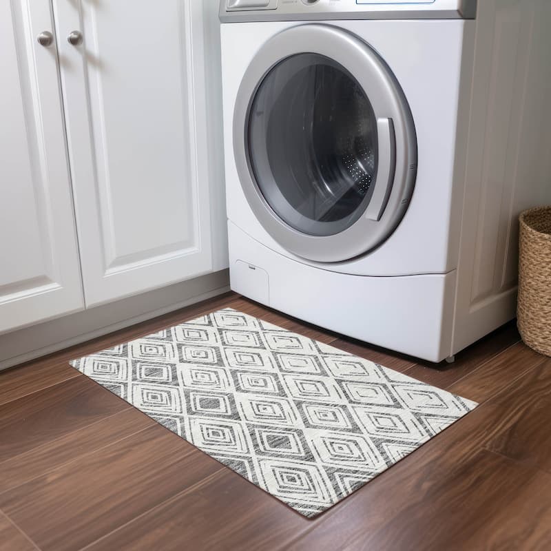 Machine Washable Indoor/ Outdoor Chantille Ombre Diamonds Rug