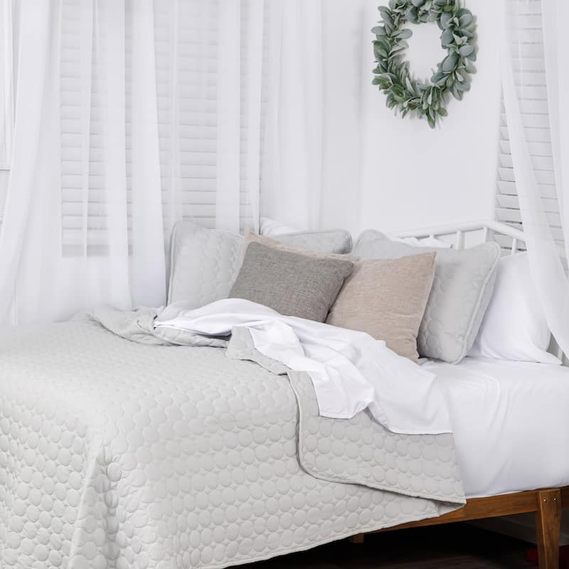 Vilano Ultra-Soft Lightweight 3-piece Quilt and Sham Set
