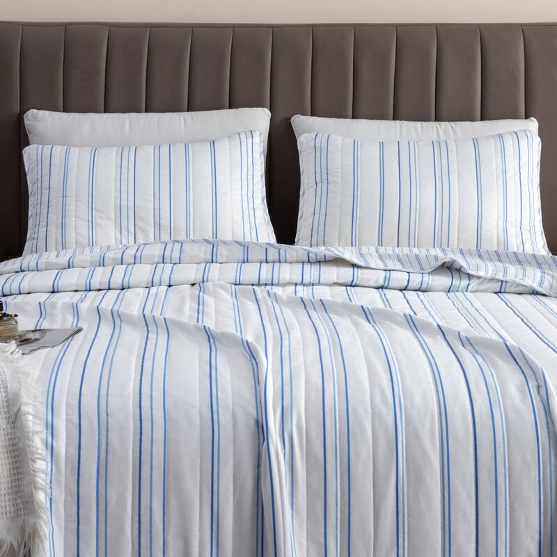 Premium Delicate Stripes Microfiber Quilt Set With Shams