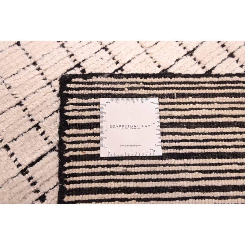 ECARPETGALLERY Hand Loomed Ananda Ivory Silk Rug - 5'6 x 8'5