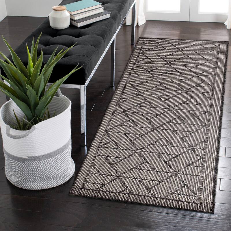 Liora Manne Carmel Pyramid Indoor/Outdoor Rug