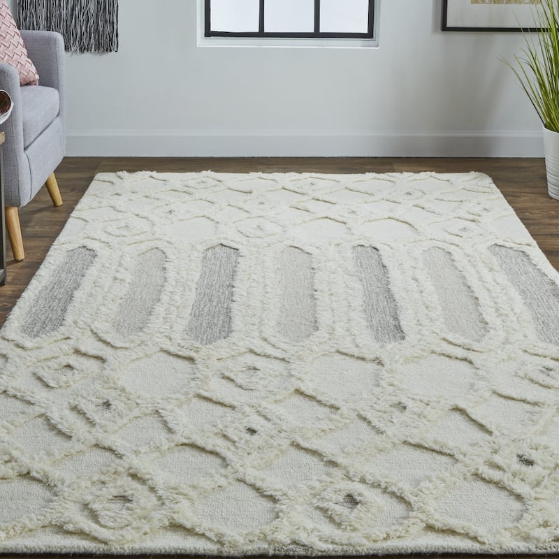 Zowu Geometric Stain Resistant Area Rug By HomeRoots - 5' x 8'