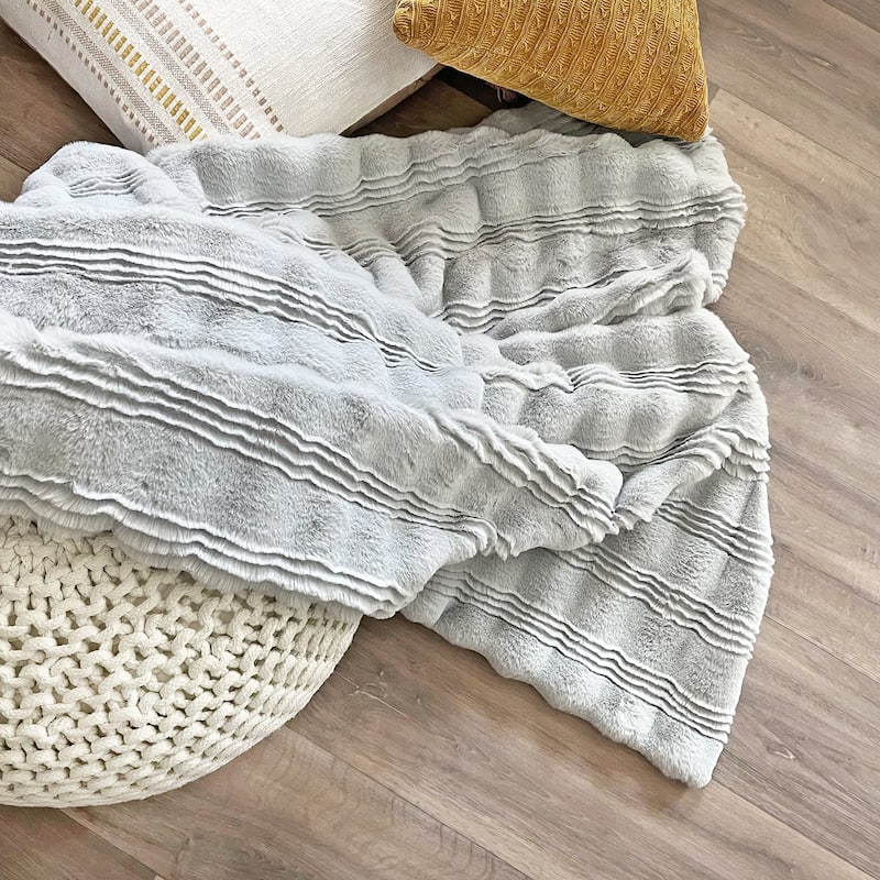 The Mood Ridged FauxFur Throw - Arctic Gray