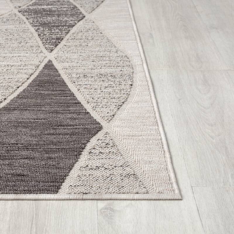 Sevita Geometric PET Yarn Indoor/Outdoor Area Rug