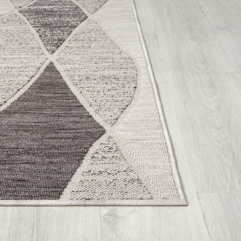 Wron Contemporary Geometric Performance Indoor/Outdoor Area Rug by Sevita