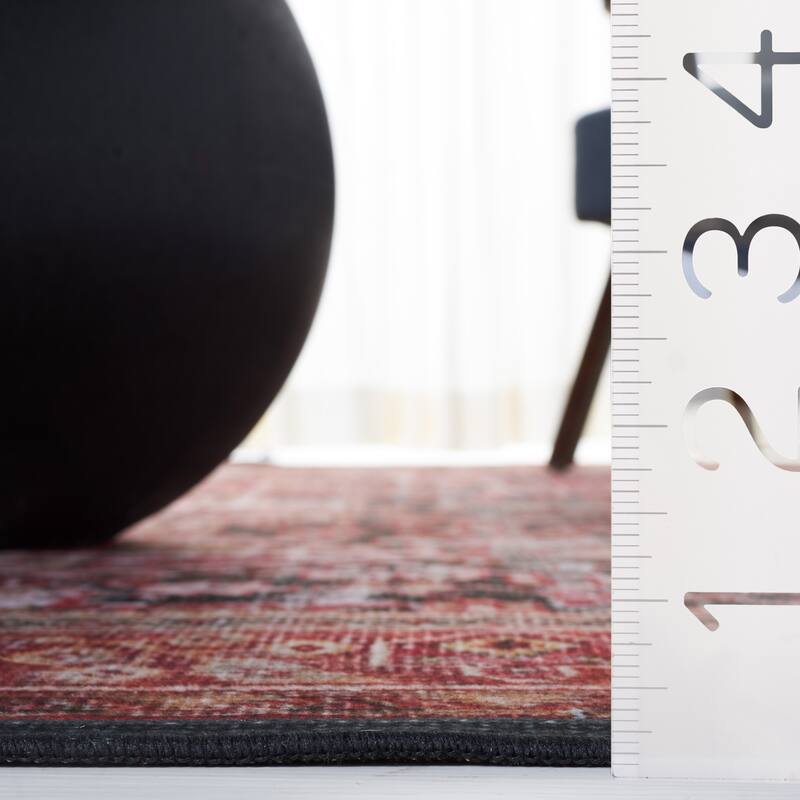SAFAVIEH Tucson Machine Washable Slip Resistant Gena Oriental Rug