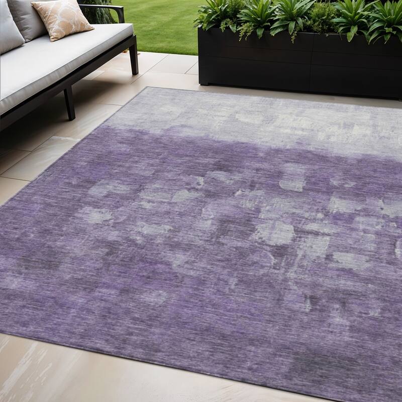 HomeRoots Abstract Transitional Rectangle Outdoor Rug - 5' X 8'