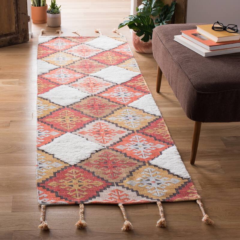 SAFAVIEH Handmade Saffron Shaniece Modern Tribal Cotton Rug - 2'3" x 8' Runner - Rust/Ivory