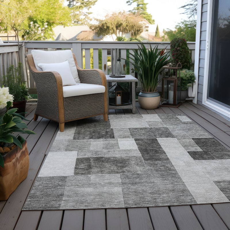 Machine Washable Indoor/ Outdoor Contemporary Geo Chantille Rug