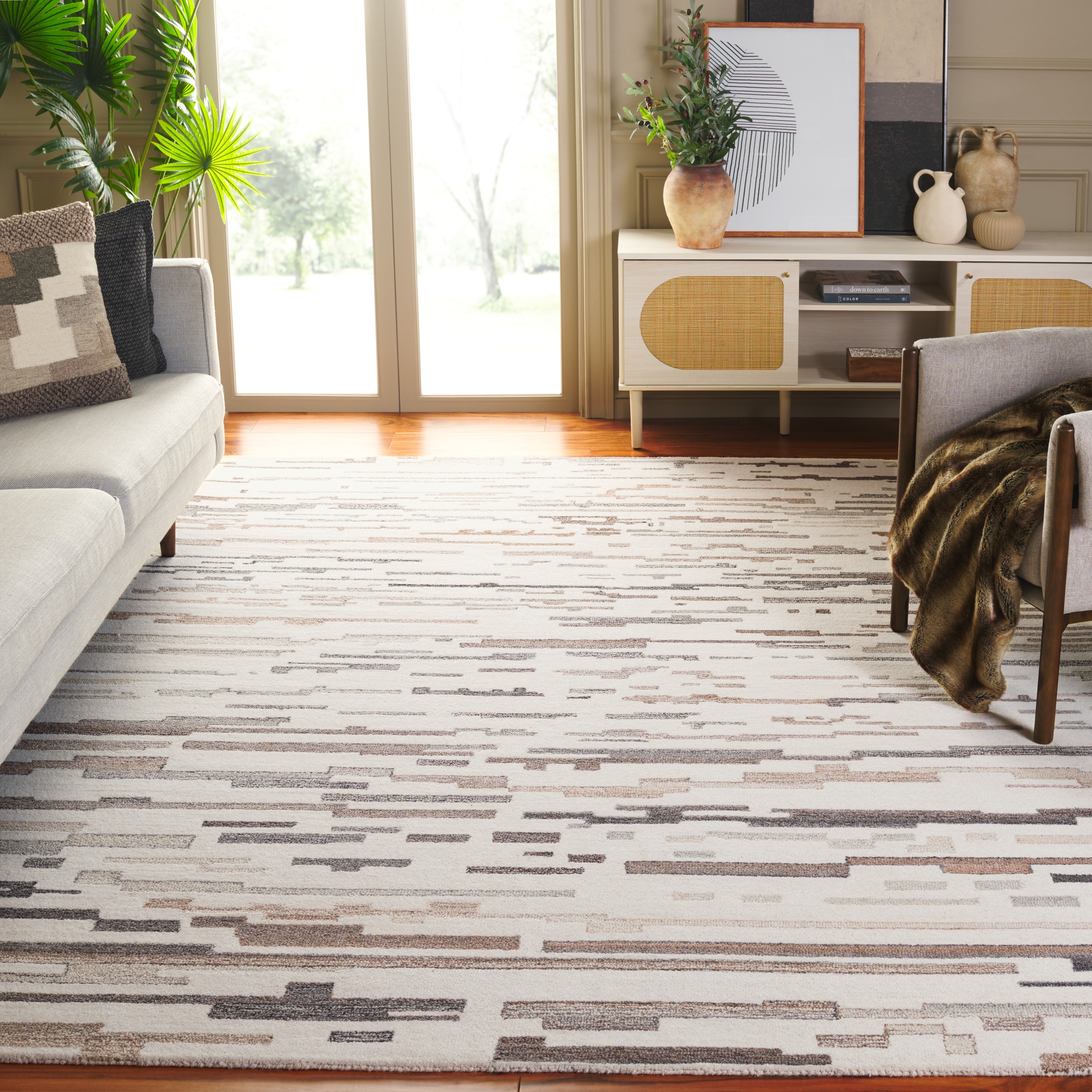 SAFAVIEH Handmade Ebony Kumud Modern Wool Rug