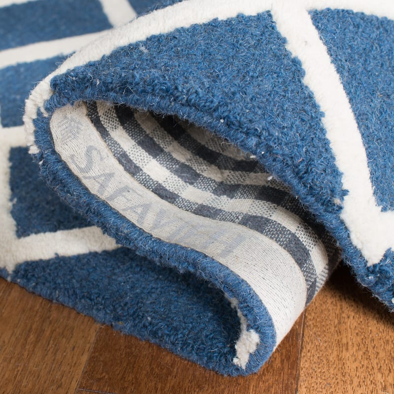 SAFAVIEH, Handmade Cambridge Siire Moroccan Trellis Wool Rug