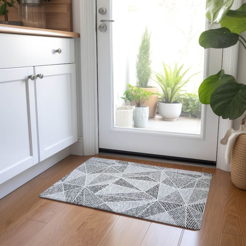 Machine Washable Indoor/ Outdoor Chantille Mosaic Geometric Rug - Pewter - 1'8" x 2'6"