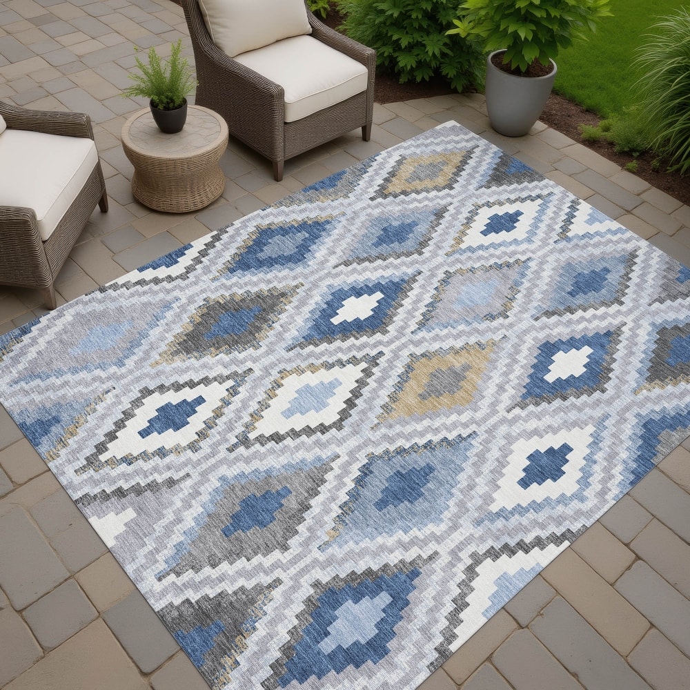 Machine Washable Indoor/ Outdoor Global Geo Chantille Rug