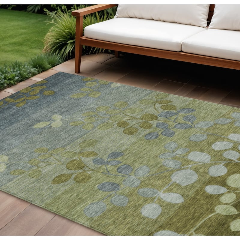 HomeRoots Floral Transitional Rectangle Outdoor Rug - 10' X 14'