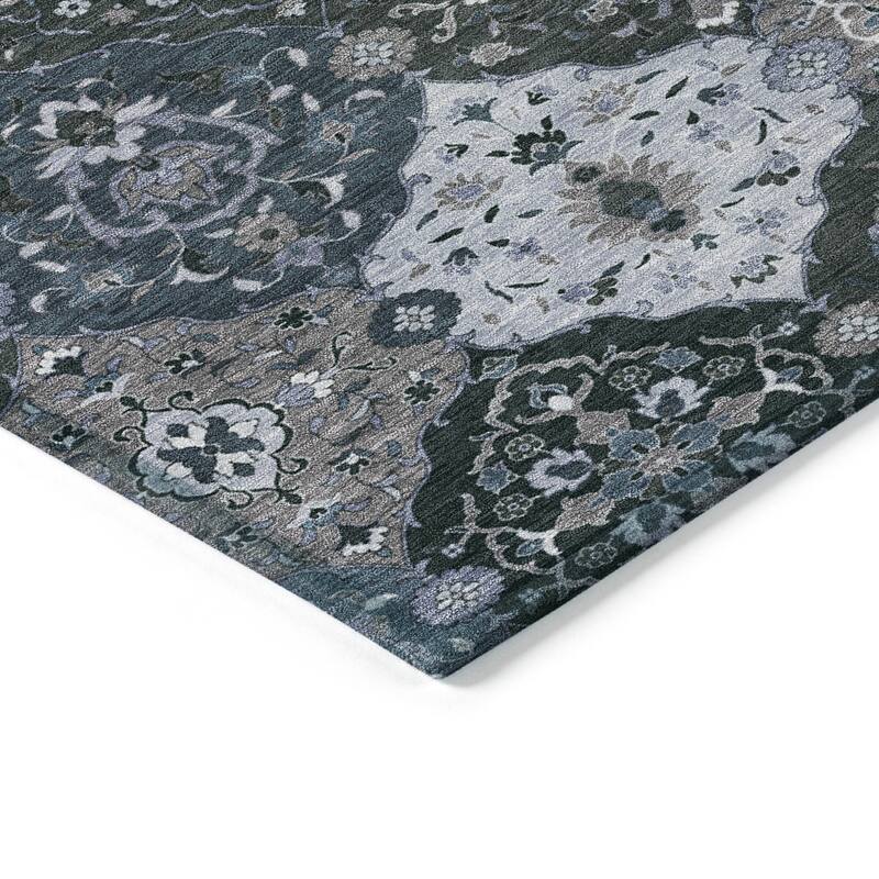 Machine Washable Indoor/ Outdoor Traditional Panel Chantille Rug