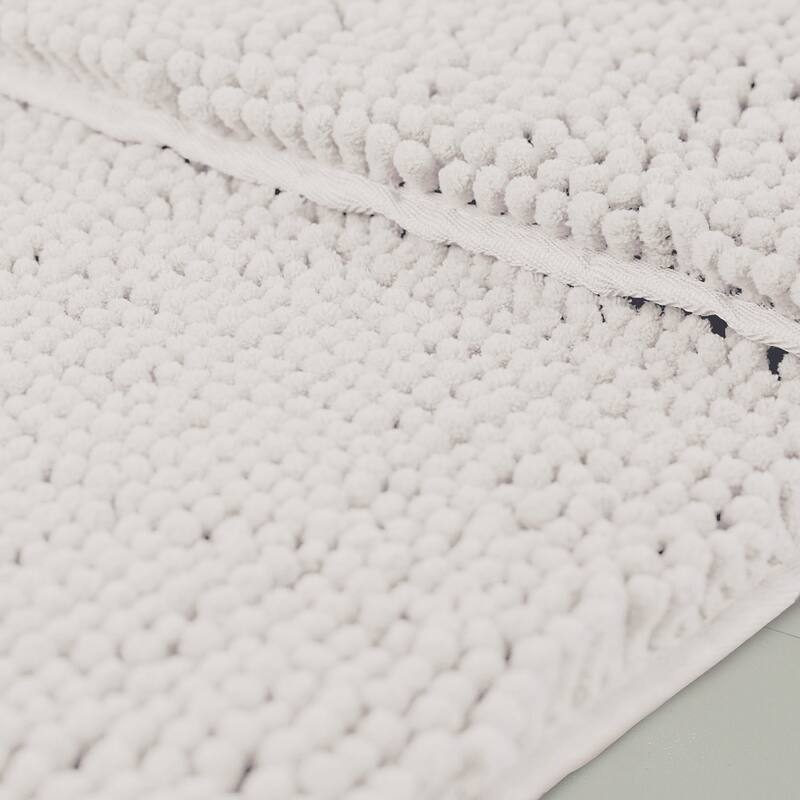Resort Collection Plush Shag Chenille Bath Mat (21 x 34)