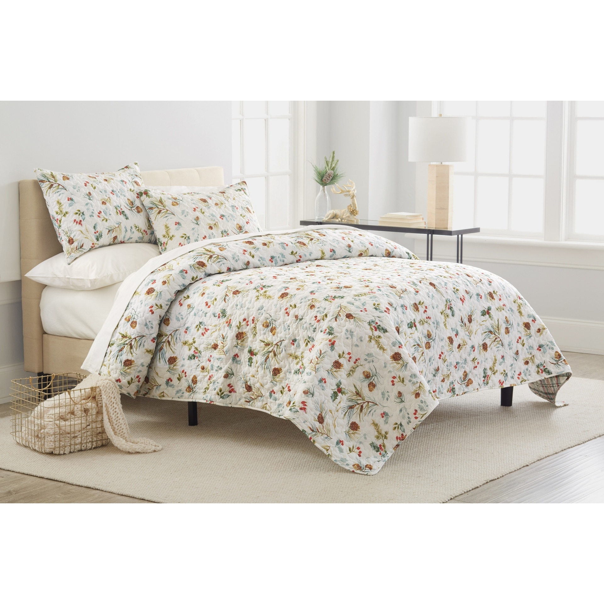 Pinecones & Berries Cotton Quilt Set - Reversible and Machine Washable